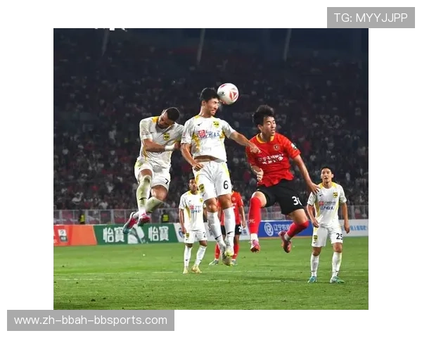 足球比赛中的视野与传球精准度